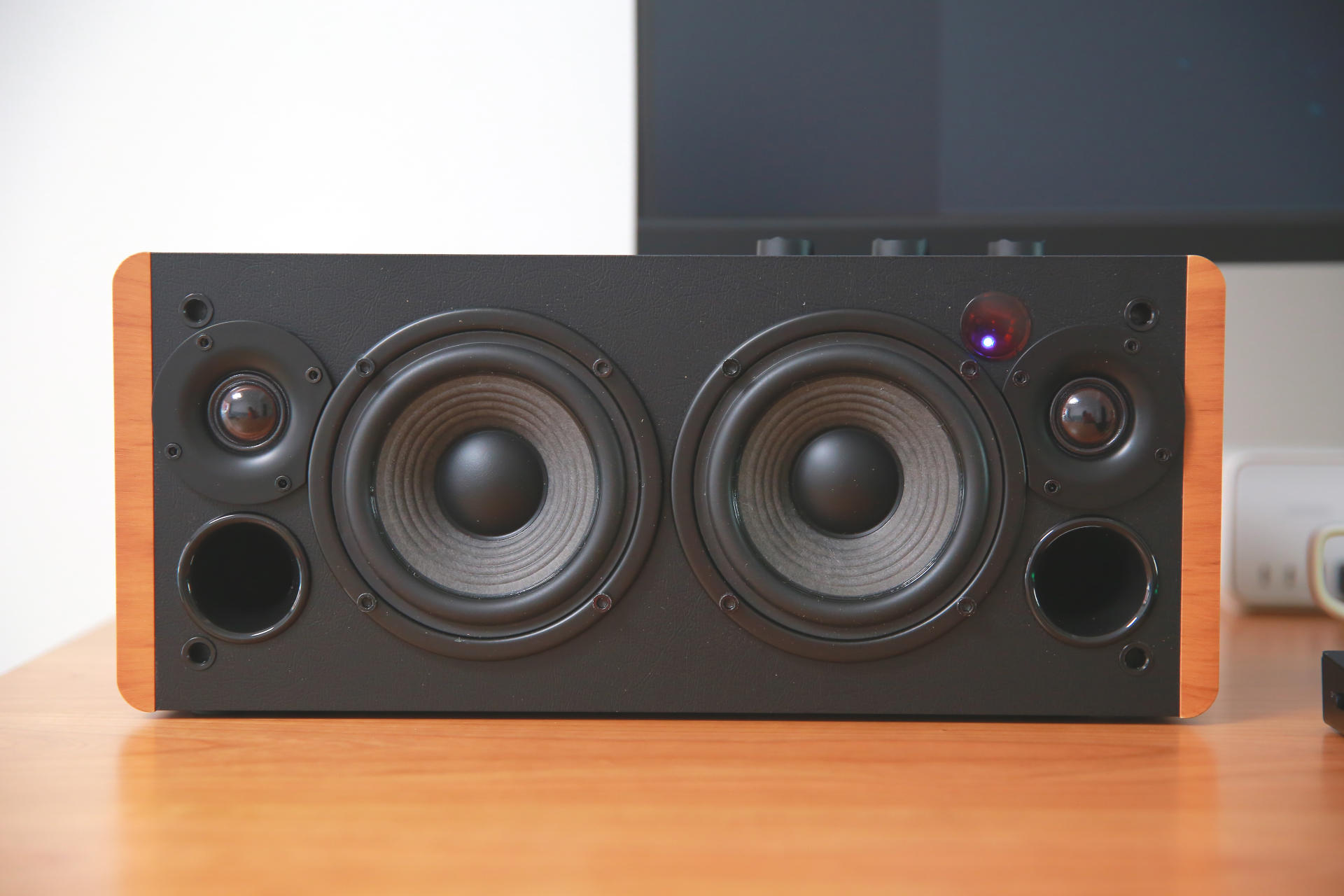 打造一台完美的电脑桌,自己打造好看的桌面