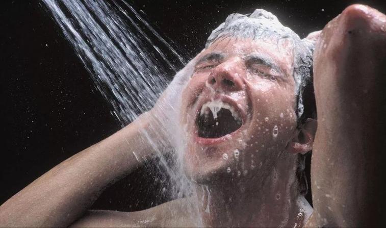 男性短裤老是湿湿的有异味,男性全身感觉潮湿什么情况