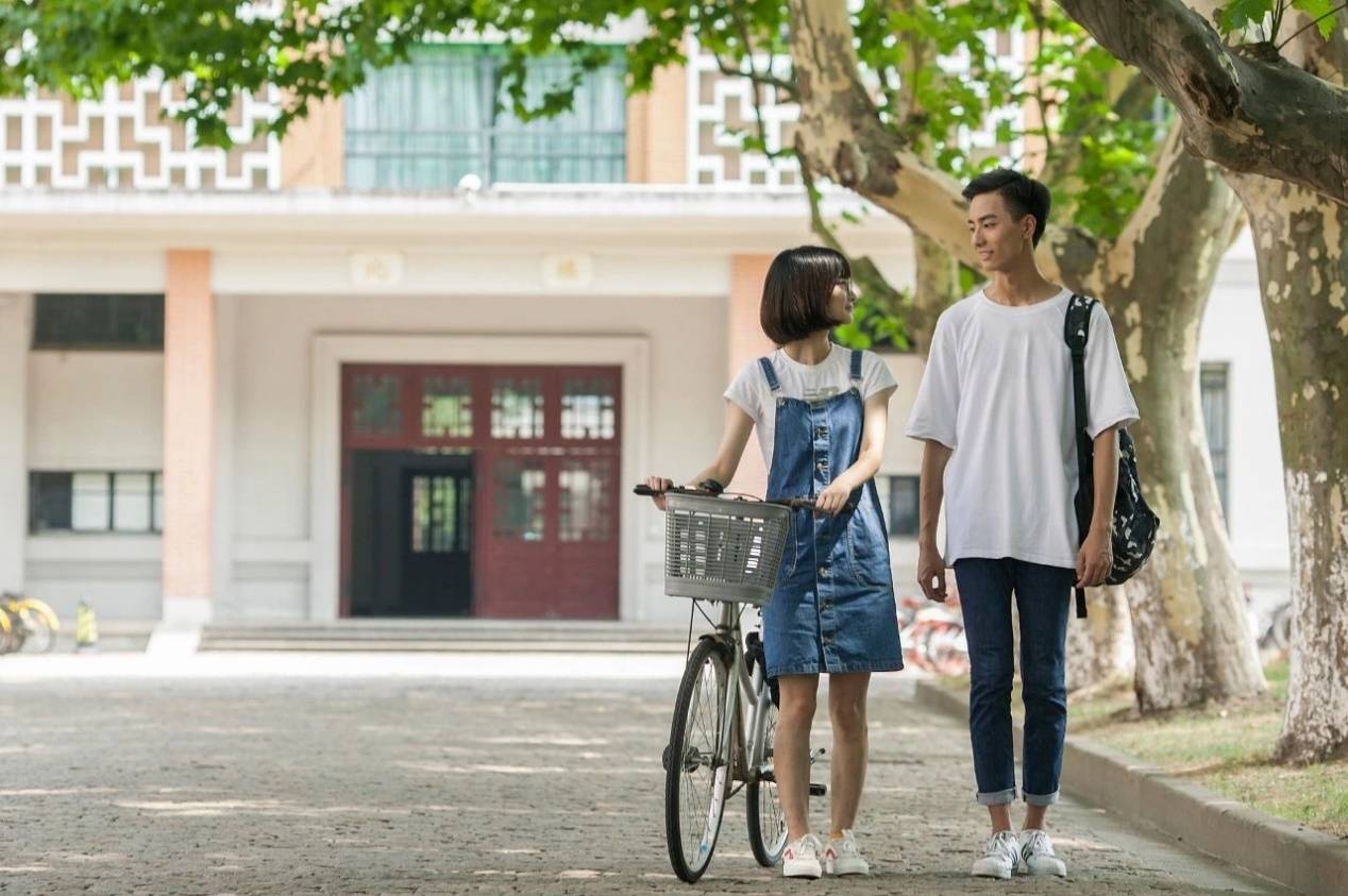 女孩刚来例假身高还能长高吗,女儿第一次来例假还会长身高吗