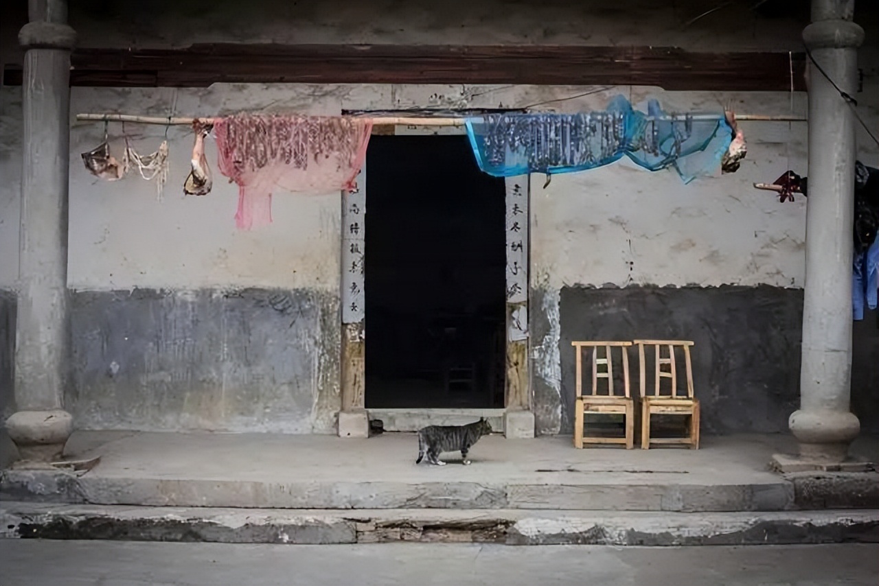 “荡妇”余秀华的风流人生,和她不为人知的反抗之路