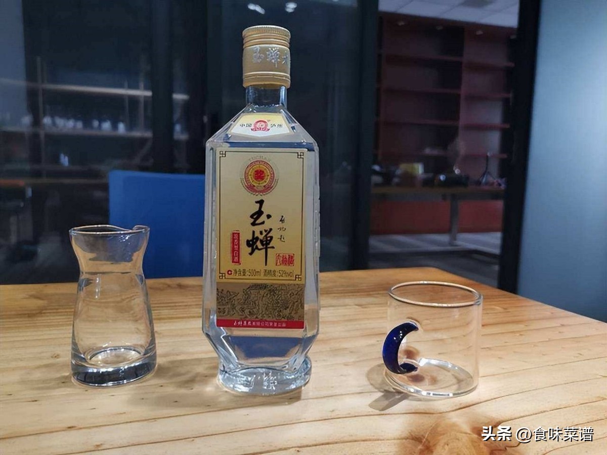 众多韩国游客涌向中国，说是旅游，走时包中却装满白酒，啥情况？