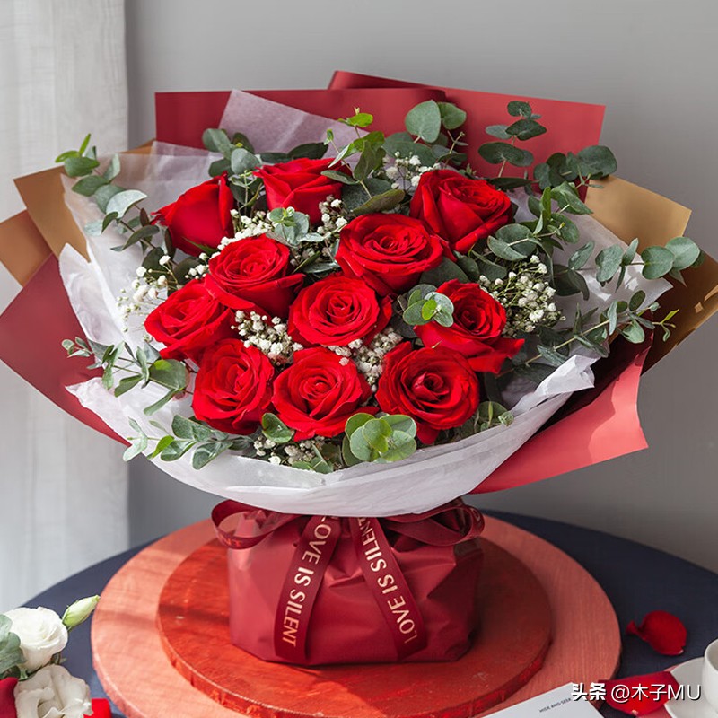 男生送女生11朵玫瑰代表什么意思,送追求的女生11朵玫瑰应该说什么