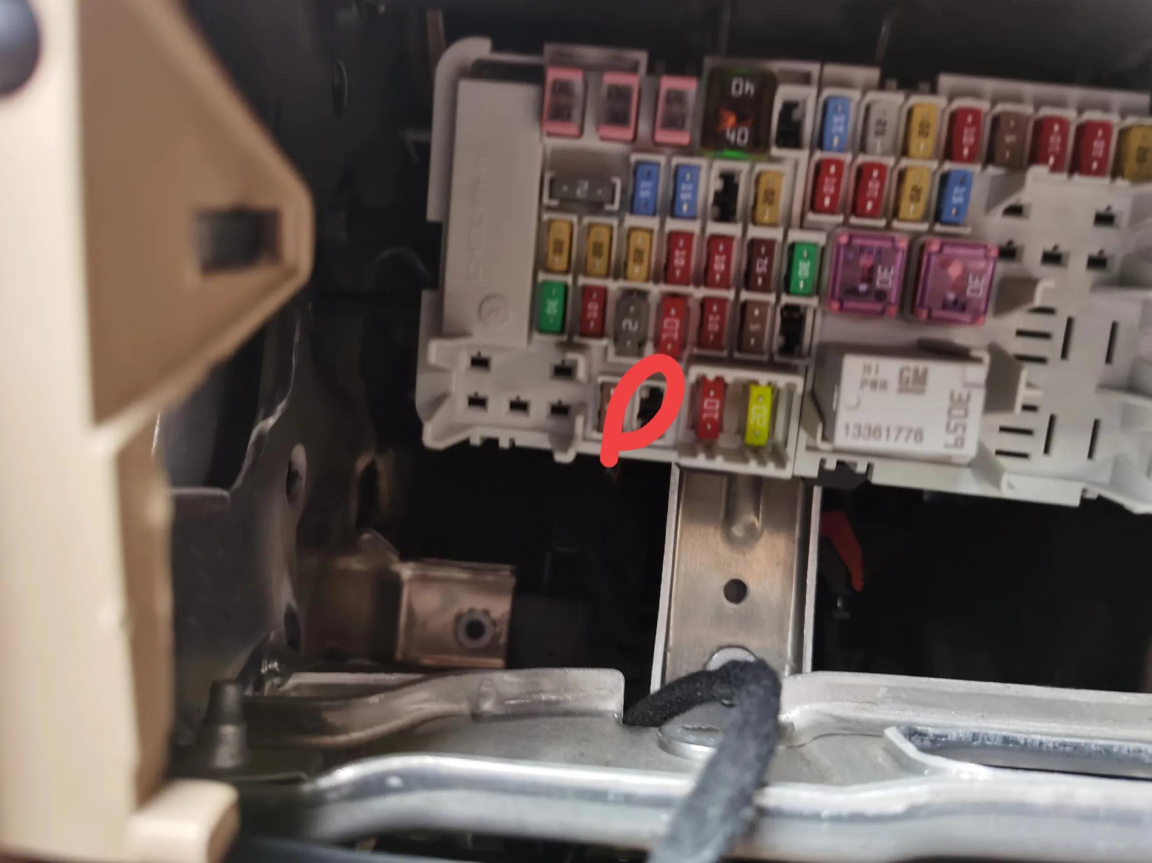 别克gl8扶手箱220v电源怎么接,别克gl8安装原车扶手箱