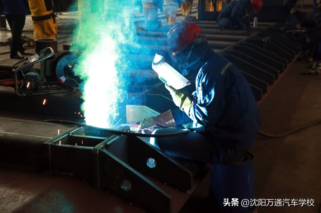 焊工到底好不好学,焊工的辛酸谁能懂