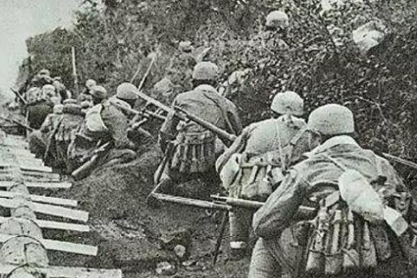 毛主席战略眼光有多远?面对30万国军,为何让部队原地睡三天?