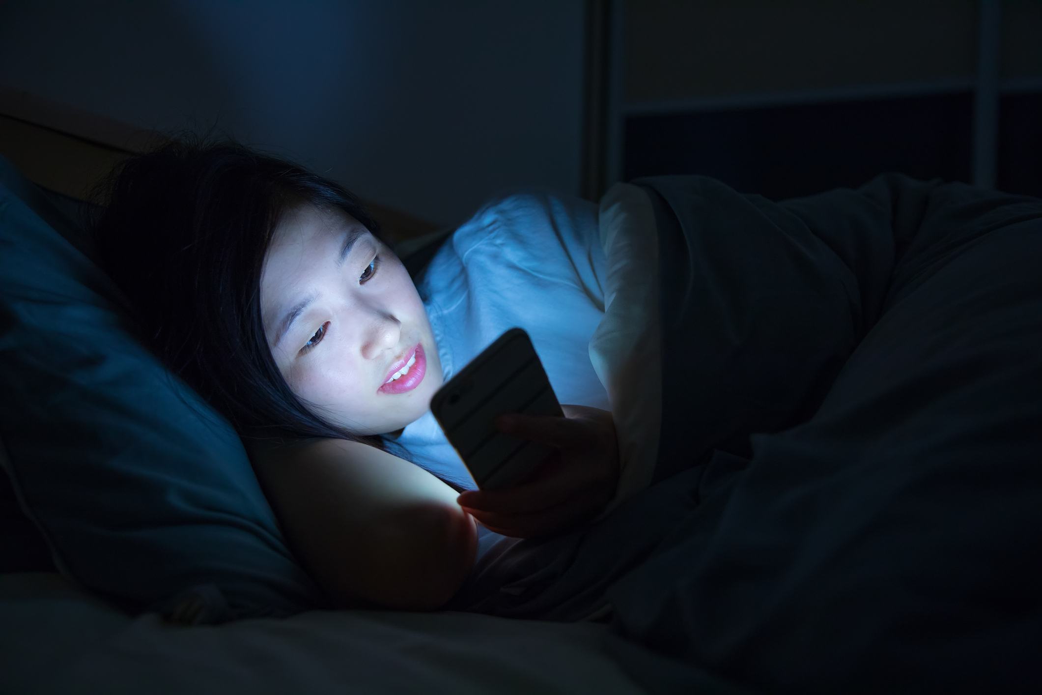 眼睛看见漂浮的小虫怎么回事,有时候眼睛看到漂浮的小虫子