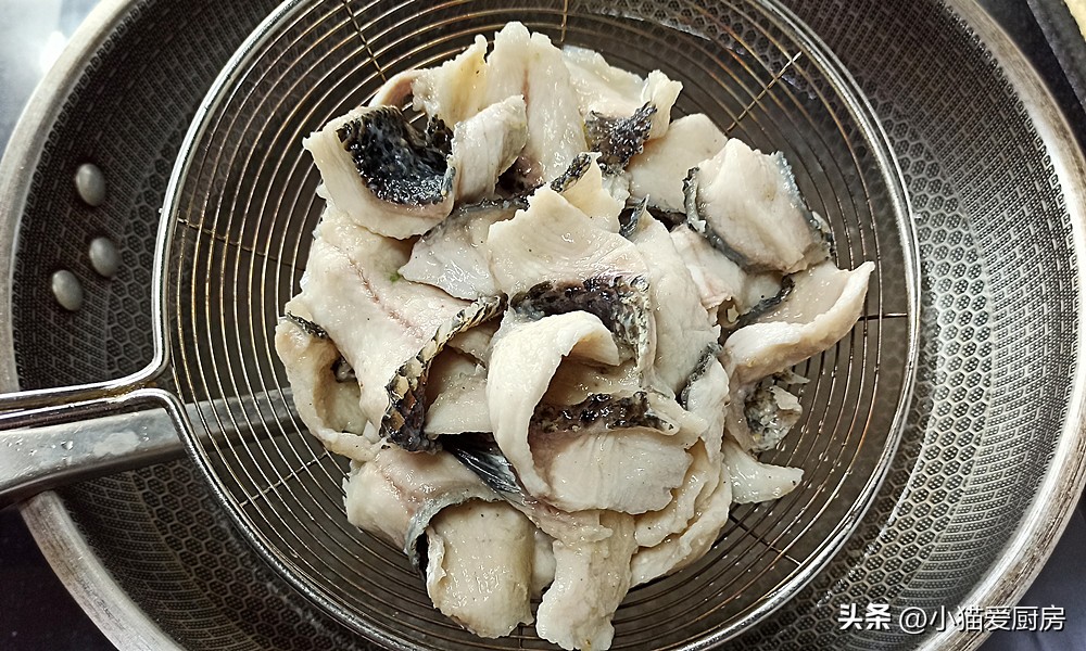 鱼肉怎样炒好吃还简单,普通鱼肉怎样炒好吃还简单