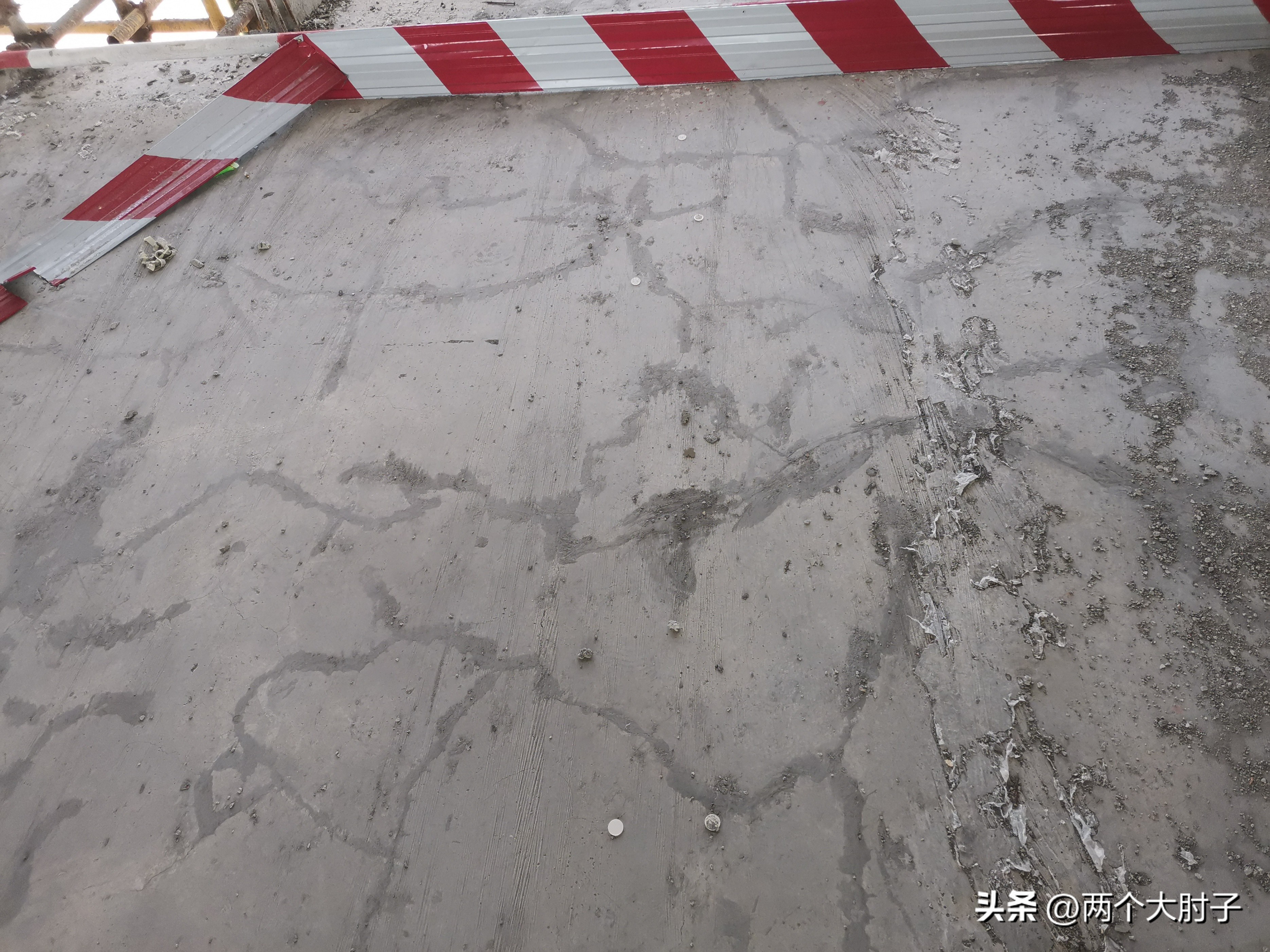 楼顶楼板裂缝,楼板裂缝控制