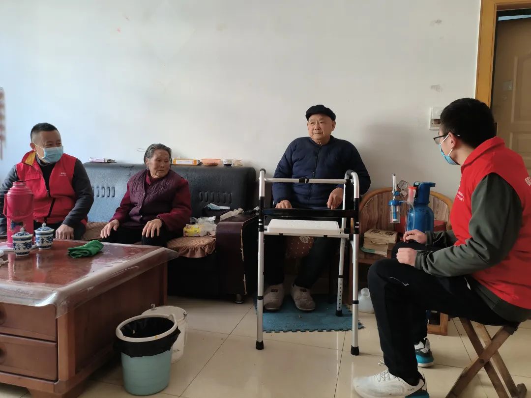 蒙阴街道新华社区:弘扬雷锋精神,服务居民群众