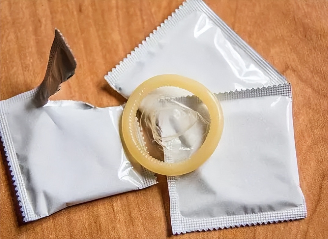 为什么男人不喜欢戴首饰,为什么男人都不喜欢戴戒指