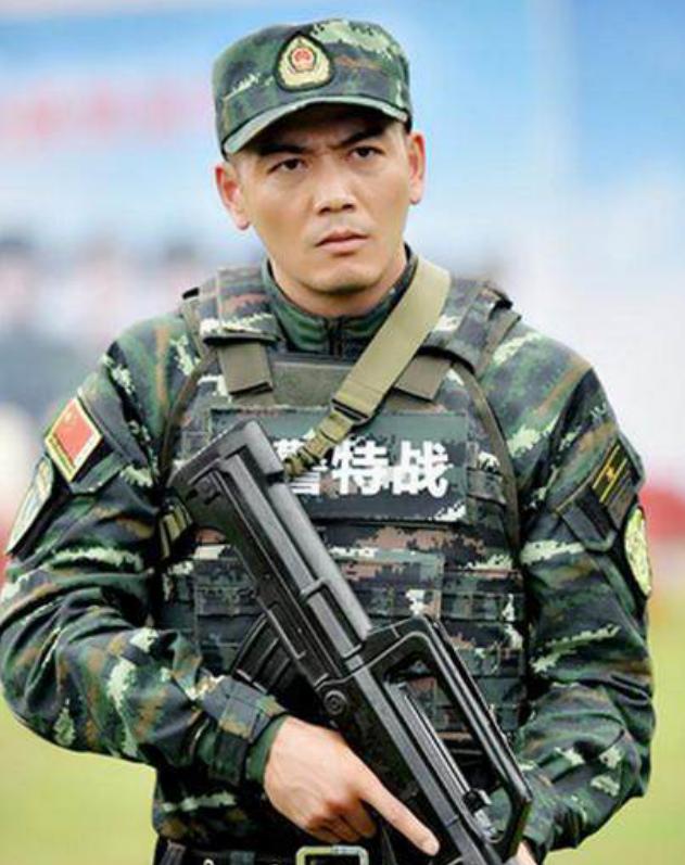 杨烁终于活成你想要的样子,杨烁从年轻到现在颜值变化