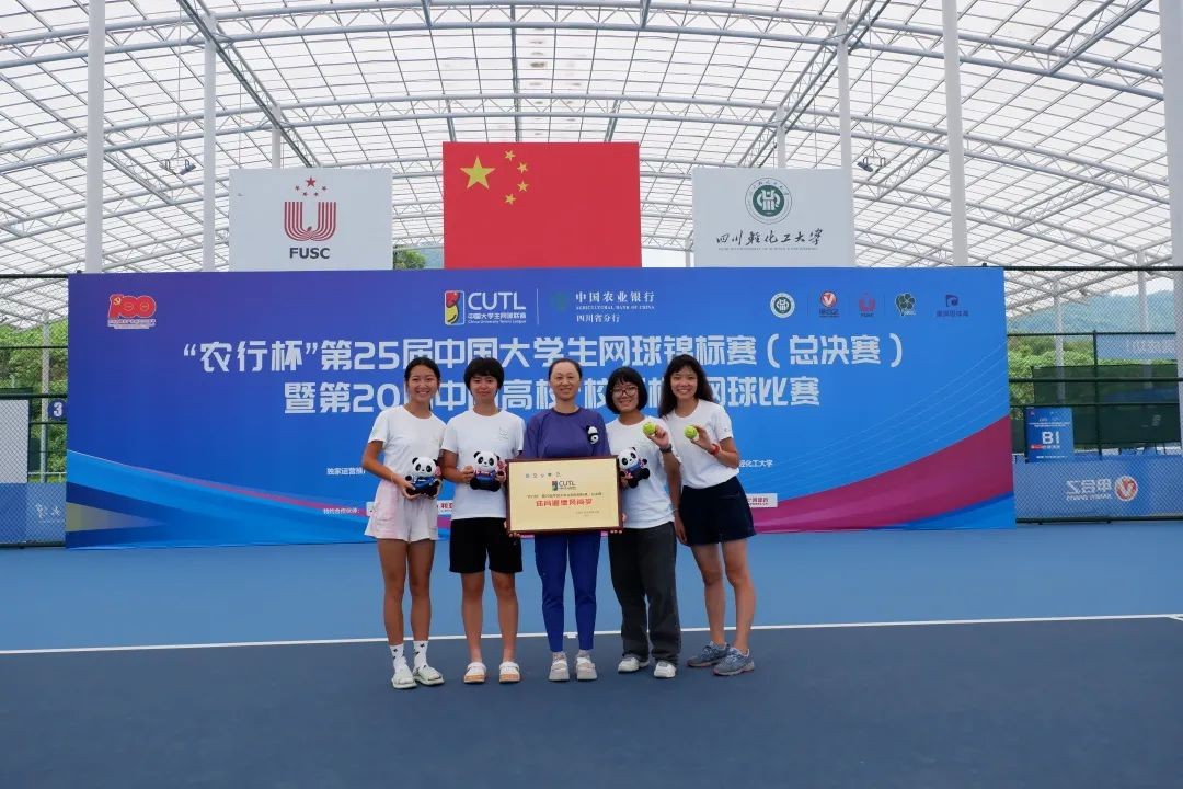 世界冠军在高校表演跳绳,世界冠军助阵表演视频