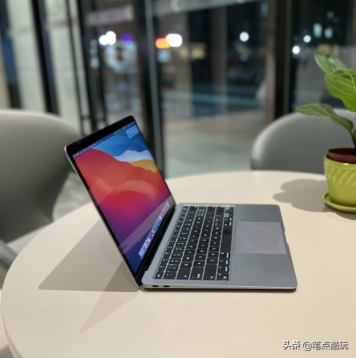 苹果授权店和直营店都能换新吗,购买苹果去直营店好还是授权店