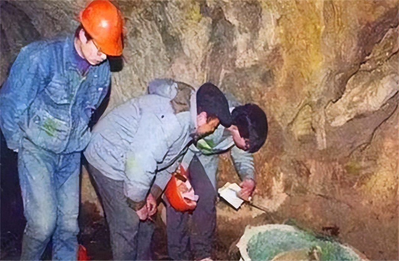 陕西考古发现古墓千年女尸,古墓挖出27吨国宝