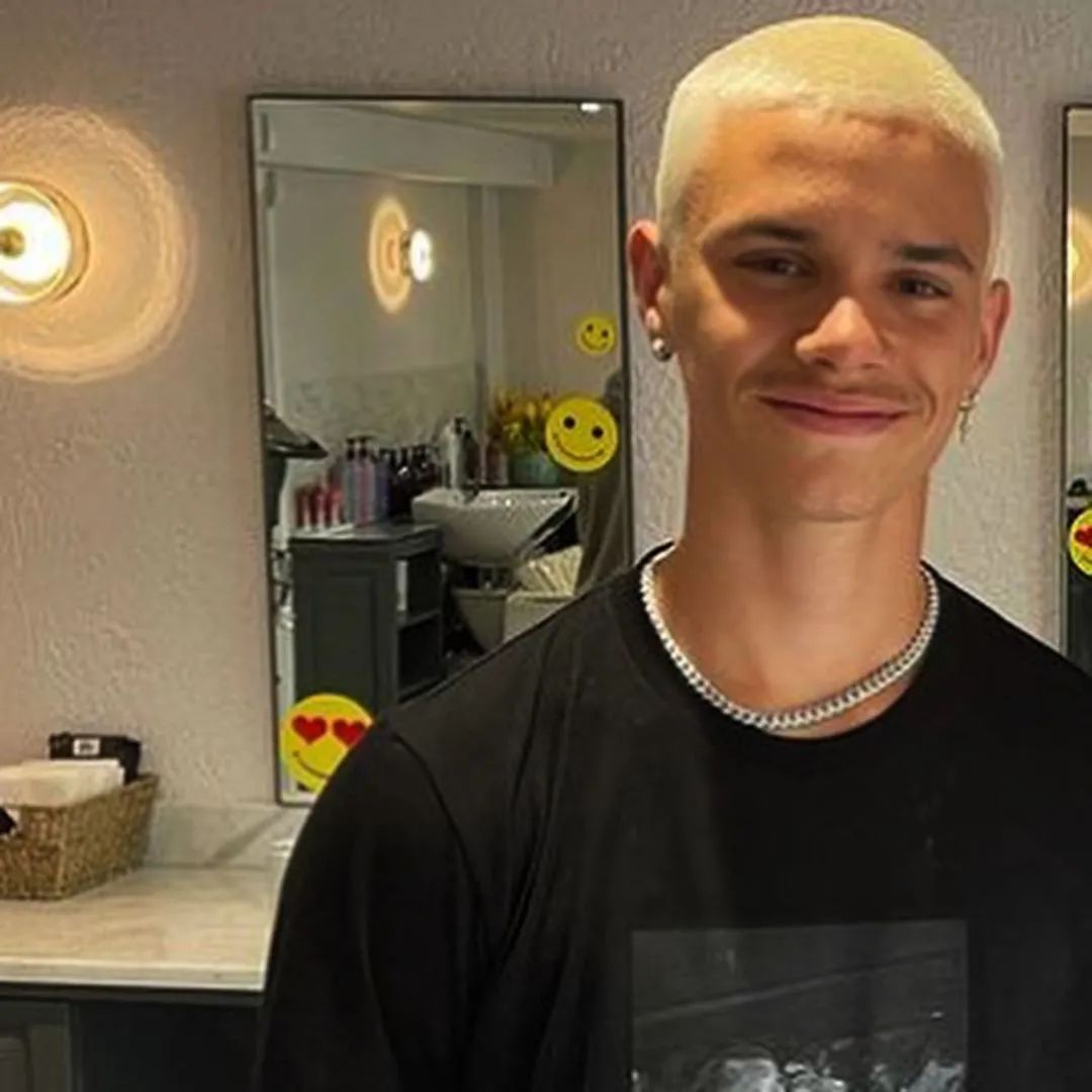 小贝家老三半裸上杂志遭网友骂：他才16岁