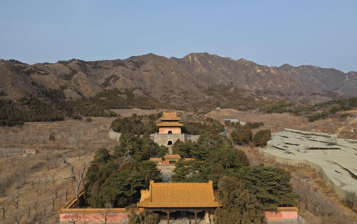 日军当着国军的面杀俘虏,日军侵华兽行