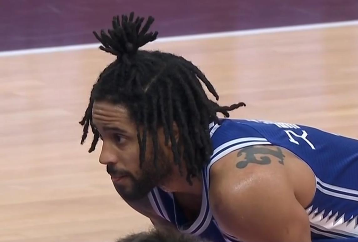 92分钟绝杀青岛队1-0战胜重庆,轰18分2帽4三分助队大胜