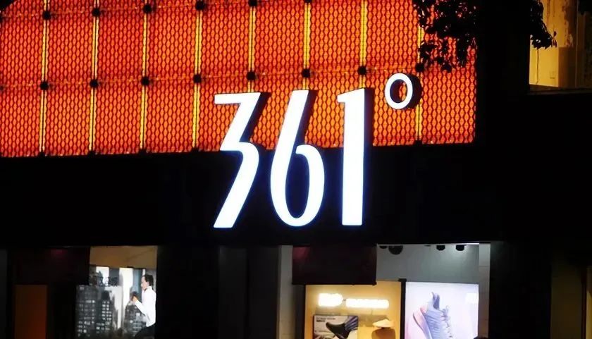 百丽推出“嘭然行动”快闪店；安踏丁氏家族套现逾百亿|鞋业要闻