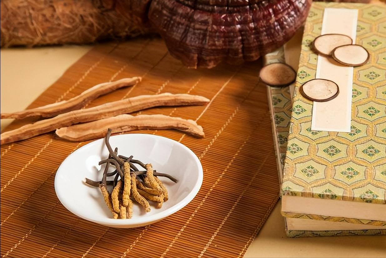 老是感觉自己气虚浑身无力,人过了50越累越睡不着是怎么回事