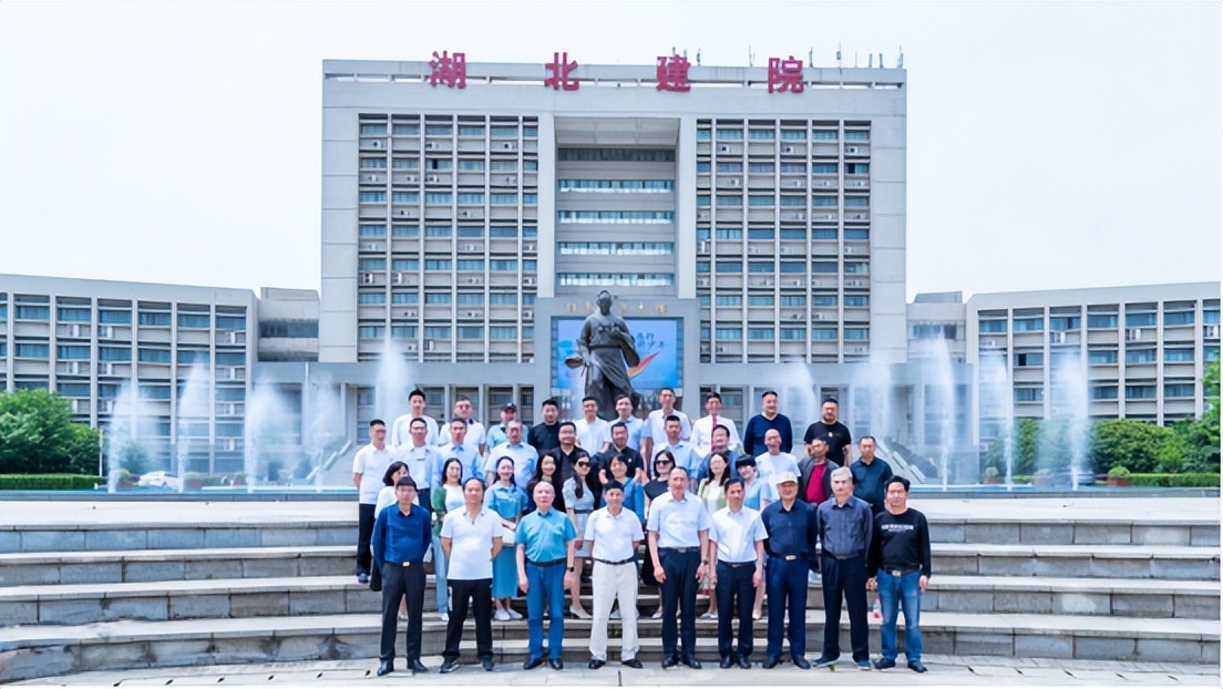 青春不散场,归来仍少年——湖北城建职院8901班校友回访母校!