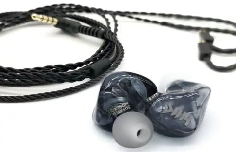 不漏音的带线耳机戴上比较舒服的,头戴式耳机让声音更好听推荐