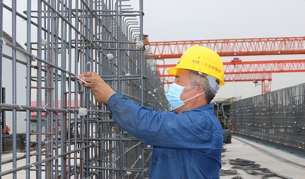 中铁局今年还招聘各校生吗,中铁待遇真像校招那样吗