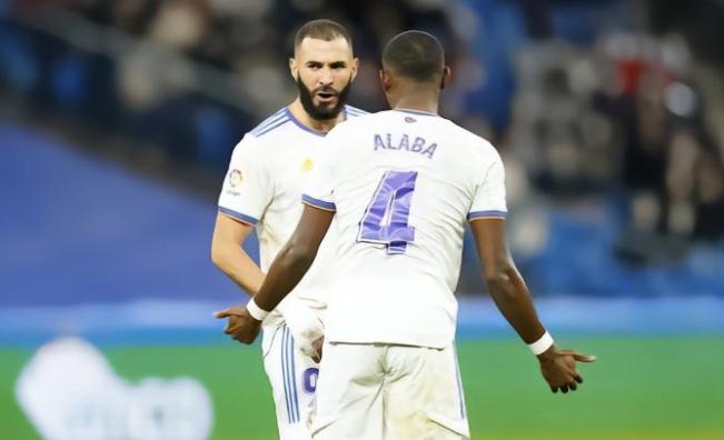 皇马官宣本泽马梅西离队,本泽马争金靴梅西