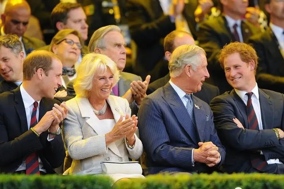 英国王后卡米拉年轻时身材好吗,卡米拉黛妃的珠宝