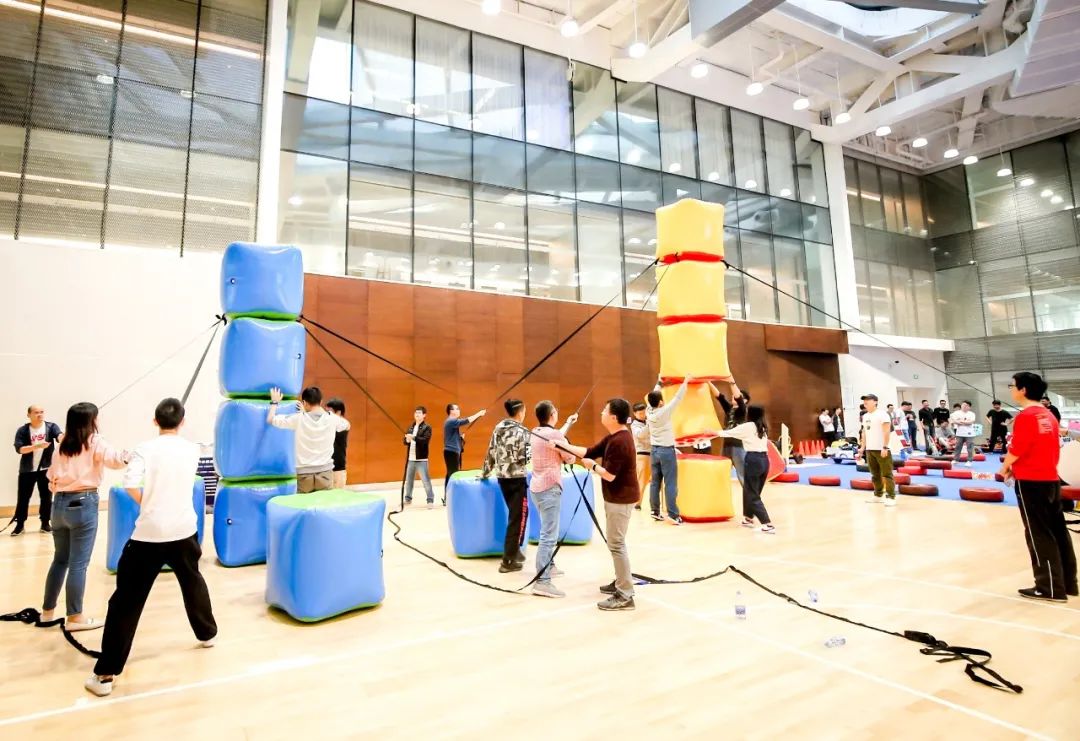 团建趣味飞机游戏怎么玩,趣游研学营