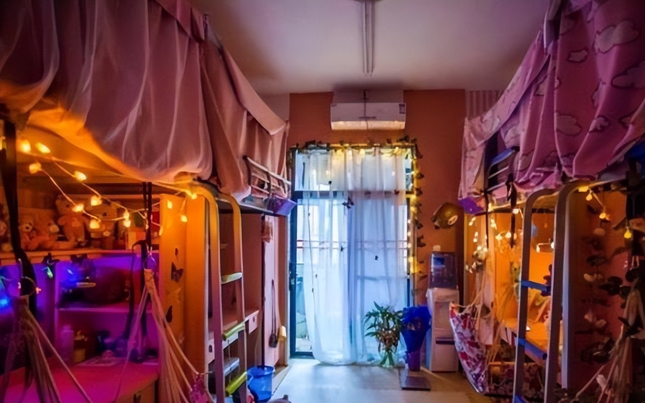 女大学生开学第一天宿舍真实情况,当代女大学生的宿舍生活现状