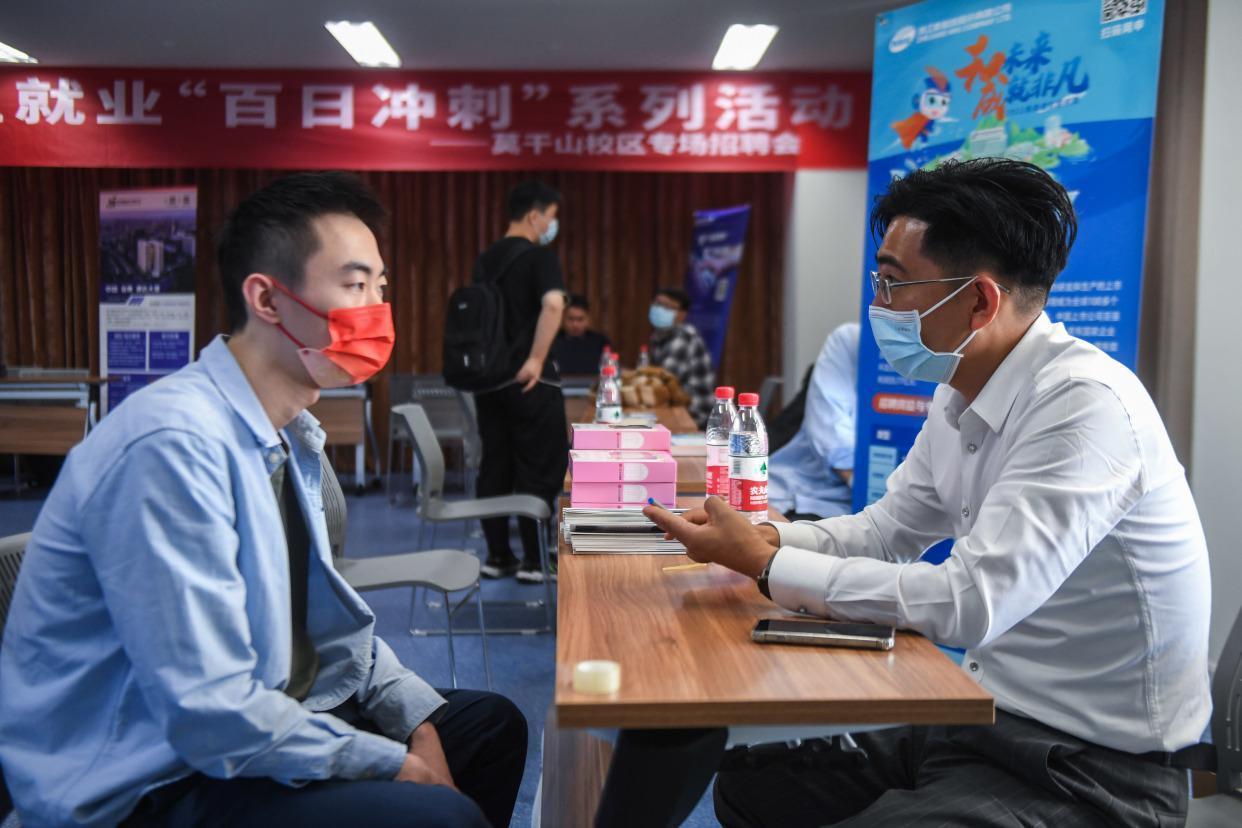 从制度来说大学生为什么找工作难,为什么大学生普遍都是找不到工作