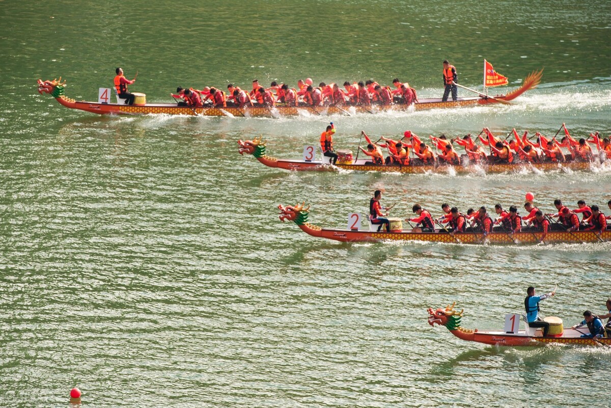 和赛龙舟有关的诗词,赛龙舟古诗词