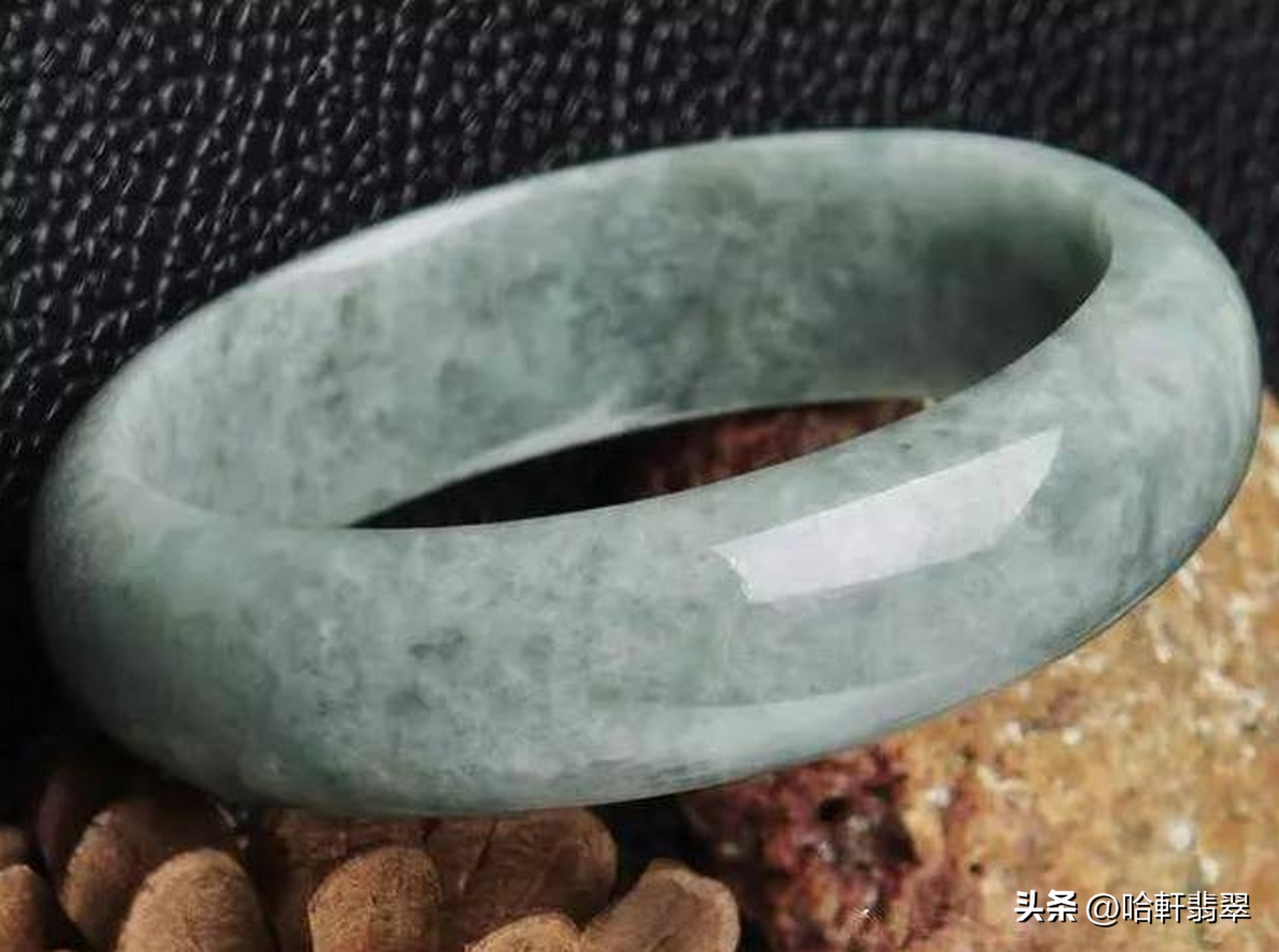 直播间翡翠手镯和实物对比差距,200元批发翡翠手镯