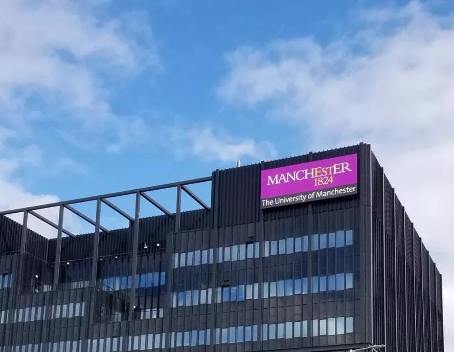 人气一直在巅峰，未曾后退过的两所英国大学，汇集留学生的爱与恨