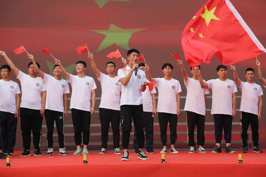 中考有点遗憾，成都这些学生毕业后获特斯拉等大厂青睐，月薪过万