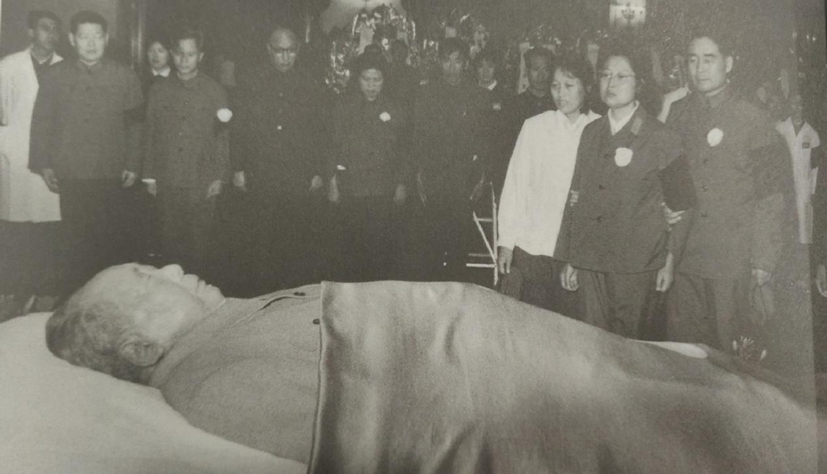 为什么说毛主席的水晶棺“举世无双”，它的制作过程有多复杂？