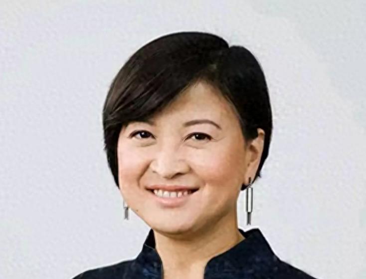 袁莉的狂妄行径：揭秘她如何成为全球闻名的丑角