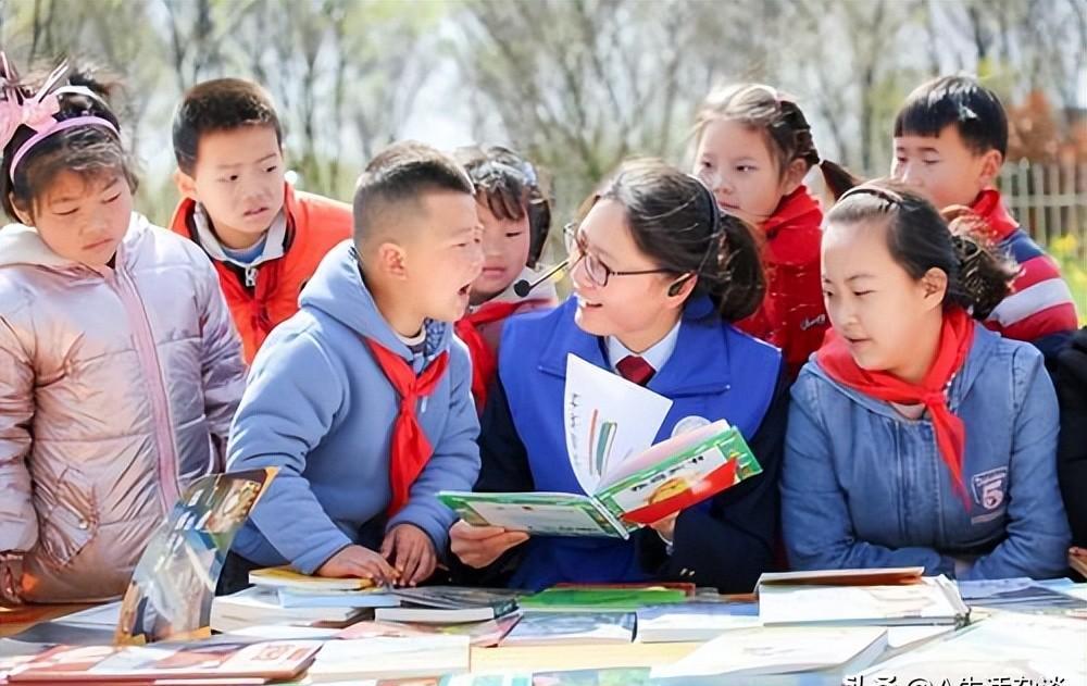 57岁老教师坚守初心,50岁老师身体需要注意哪些