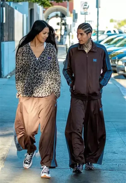 浪漫型人的特征及服装搭配,浪漫型风格适合的发型