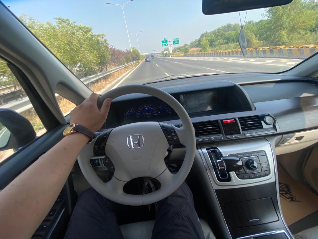 老款艾力绅二手车修复,老车翻新艾力绅