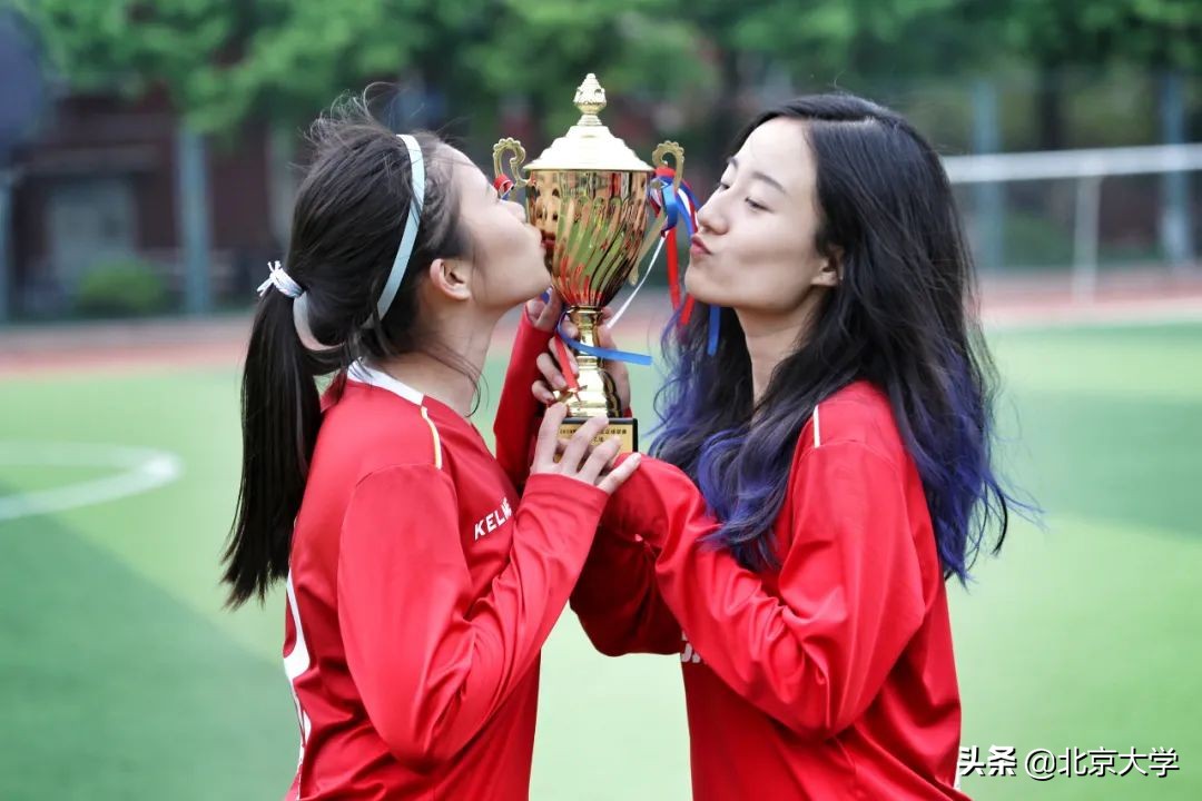 北大女足又酷又飒,北大女足啦啦队