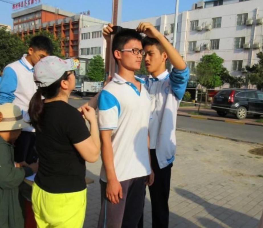 11岁男孩1米42长高,男孩1.72米怎么长高10厘米