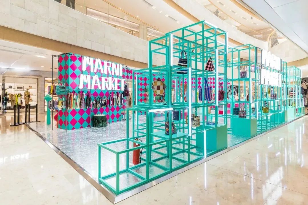 奢侈品牌联名营销,ip联名等方式持续拓展品牌知名度