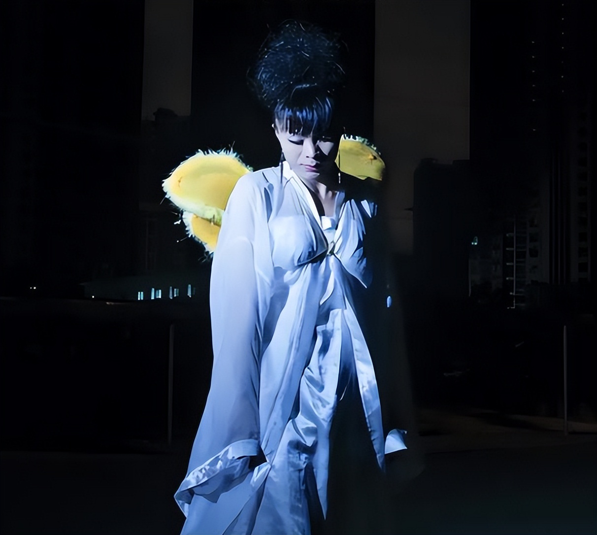 变性人“李二毛”：曾是夜场小王子，为爱情变“女人”却惨遭抛弃