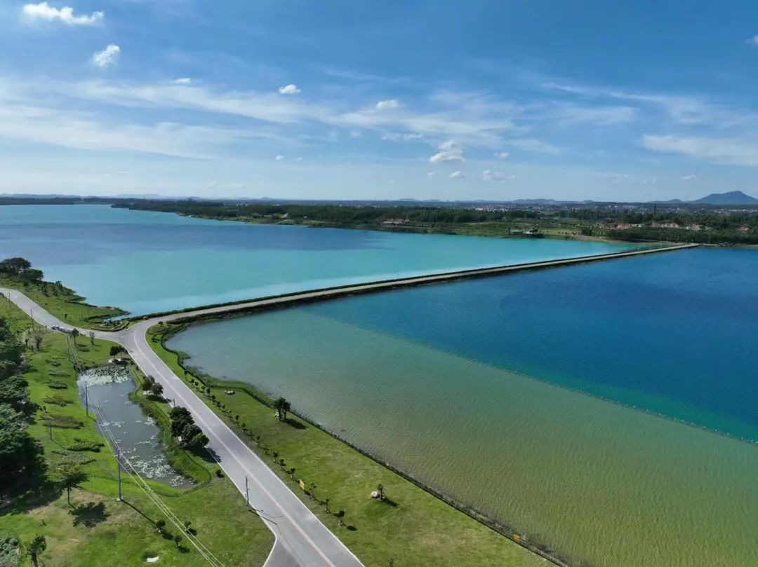 了不起的露天矿——踩着“金库”建公园（美图高能）