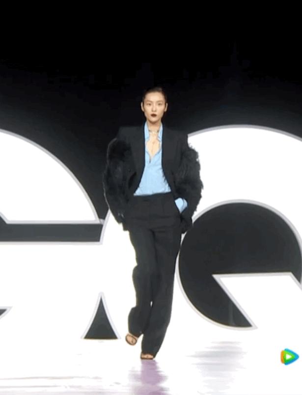 童瑶时尚芭莎红毯,杨幂惊艳亮相嘉人超级盛典红毯