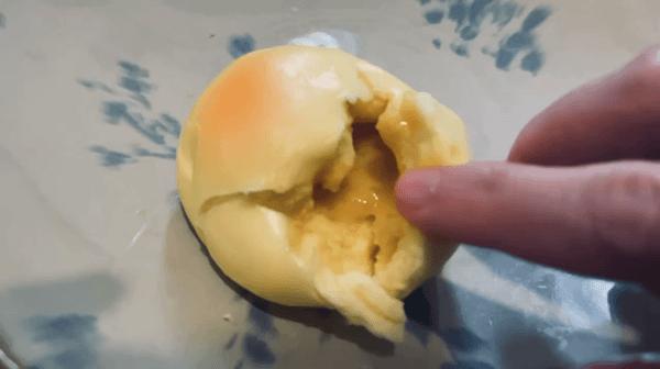 亲口测评！香港便利店猎奇零食60%都是坑，看不懂但是大受震撼