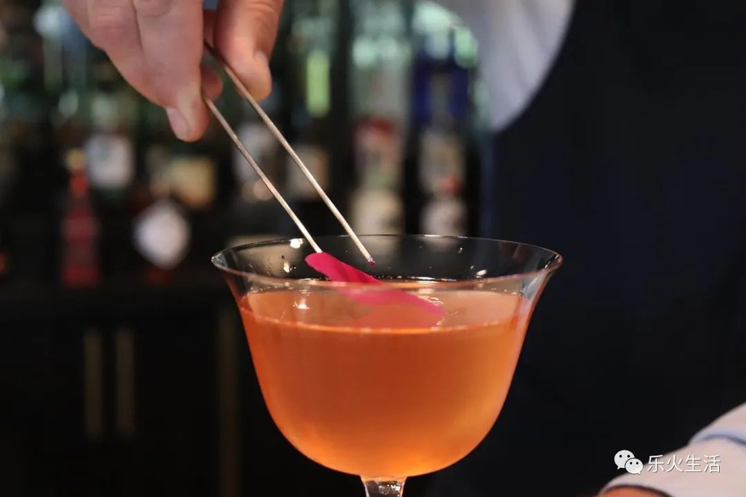 上海开业10个月获米其林餐厅,巴黎开业20年的米其林三星餐厅