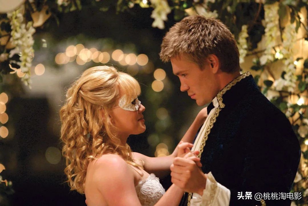 希拉里达芙戴遮阳帽,希拉里达芙穿牛仔