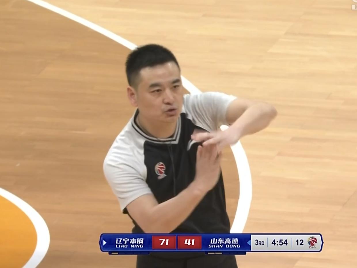 cba郭艾伦被犯规,cba郭艾伦被恶意犯规